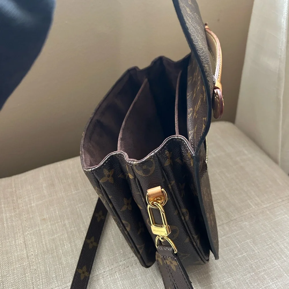 Louis Vuitton Monogram Pochette Metis